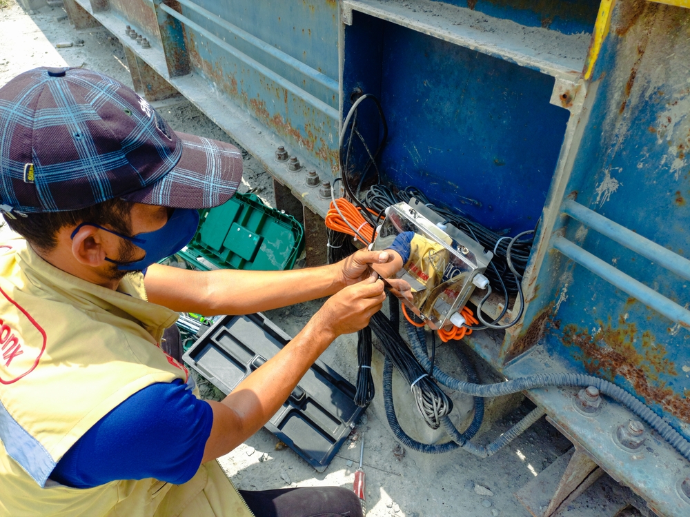 A,Technician,Is,Repairing,Truck,Scale,Components,,Electrical,Components,,Jakarta