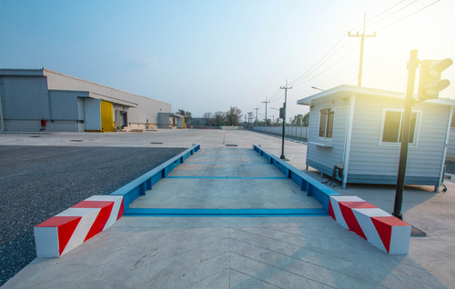 Weighing,The,Car,On,The,Container